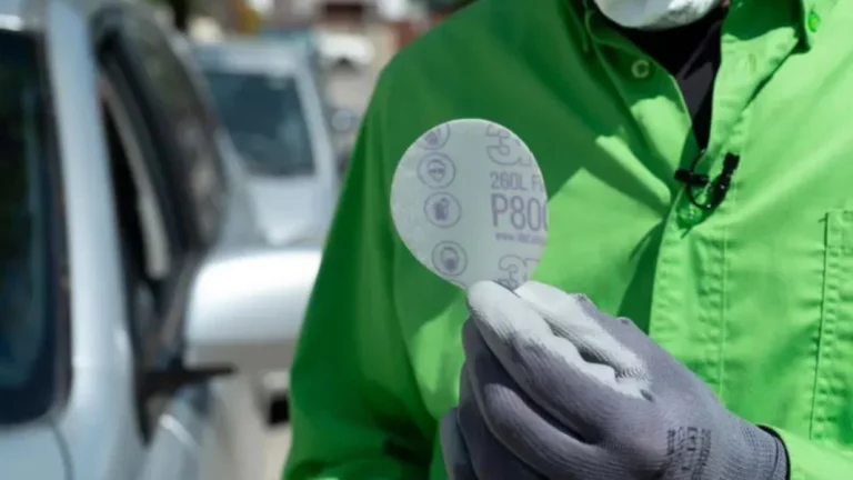 Leroy Merlin tiene el producto definitivo para pulir los faros de tu coche: Adiós a los problemas en la ITV