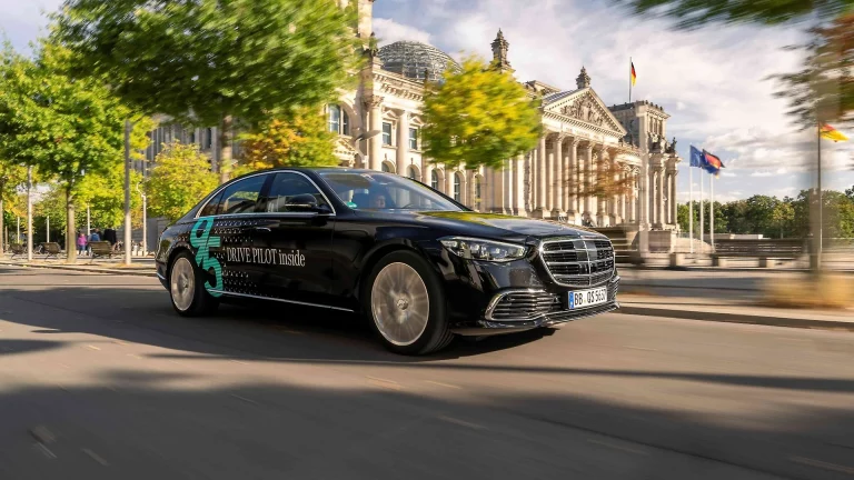 Mercedes acelera su conducción autónoma urbana en 2026 con MB.DRIVE ASSIST PRO