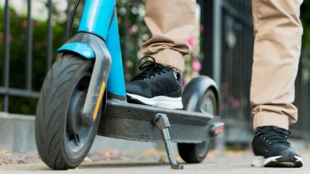 DGT: desde el 1 de enero los conductores de bici eléctrica y patinete no podrán circular sin este documento 2 Motor16 patinete electrico multados Motor16