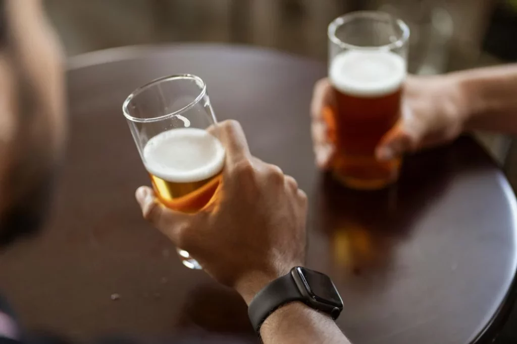 Nerea (36), doctora: "La única forma de saber si tienes el 'síndrome de la cervecería'" 2 Motor16 pexels ketut subiyanto 5054687 cerveza alcoholemia Motor16