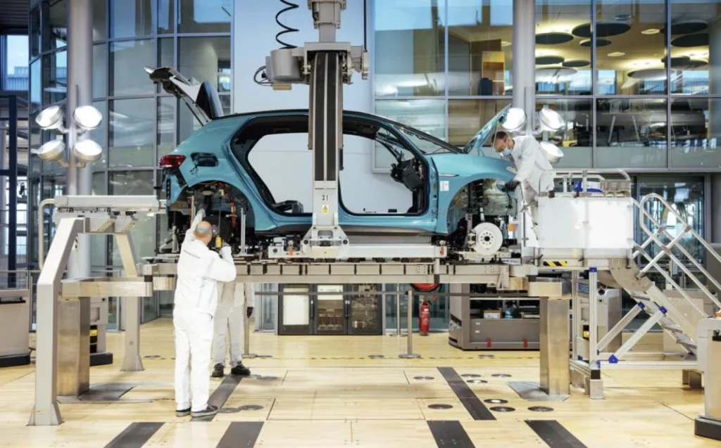 El cierre de fábricas de Volkswagen en Alemania tiene calendario: cuatro plantas dejarán de producir entre 2031 y 2034 1 Motor16 Fábrica Volkswagen ID.3