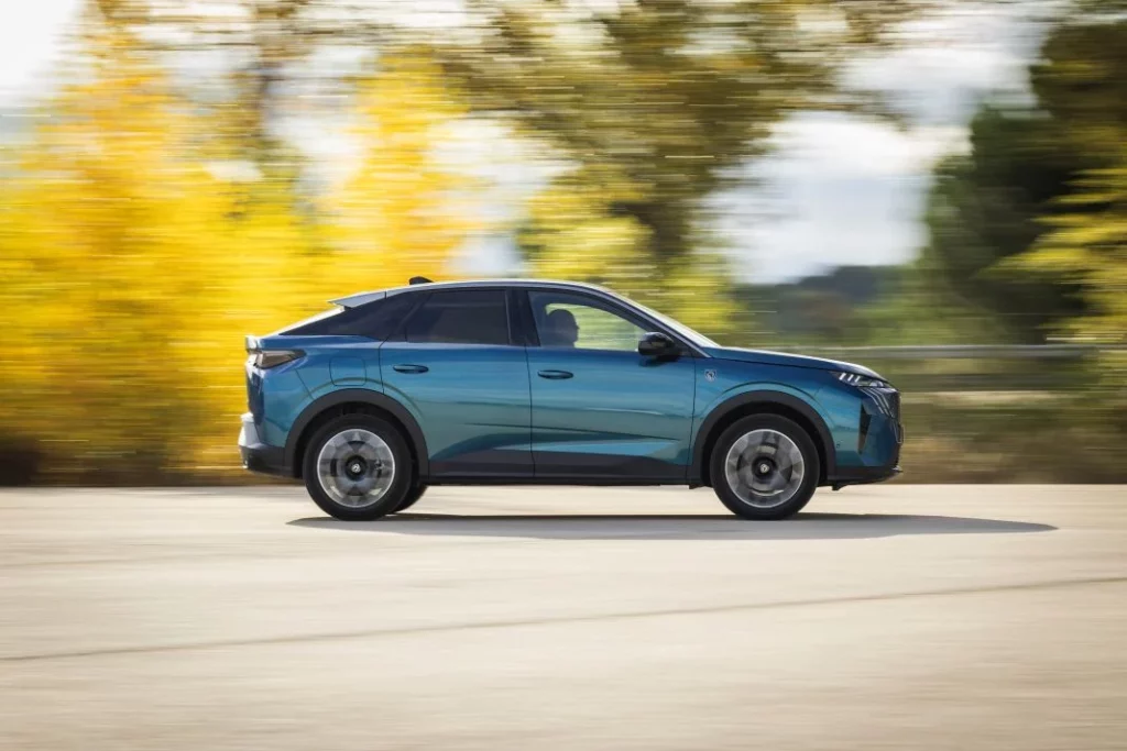 Peugeot lleva la electrificación a la alfombra roja del Festival de Cine de Málaga 1 Motor16 Prueba del Peugeot 3008 Hybrid
