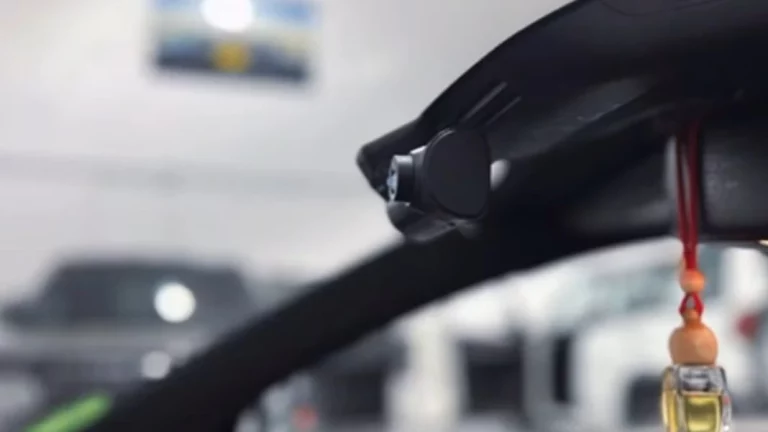 Hasta el telediario se hace eco del accesorio que cada vez utilizan más conductores en España