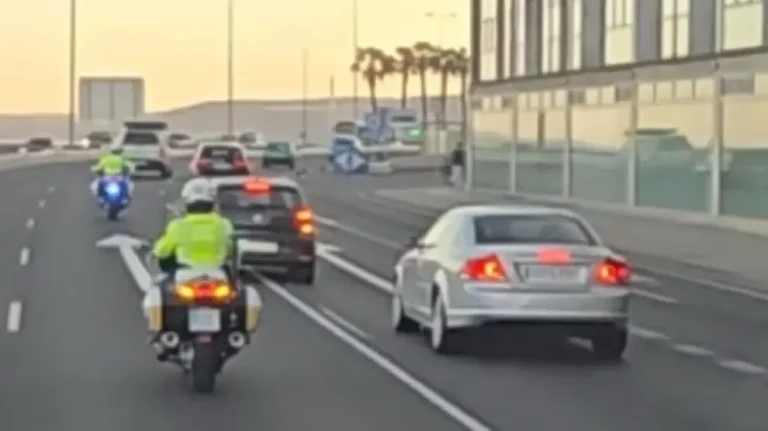 La Guardia Civil de Tráfico muestra sin tapujos sus motos camufladas: así las puedes distinguir a la legua