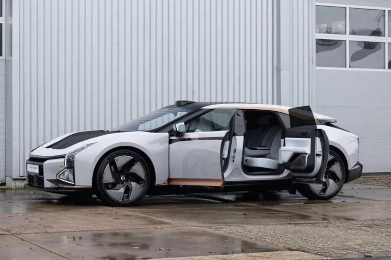 Cómo comprar un HiPhi a mitad de precio y correr el riesgo de que te metan un gol por toda la escuadra