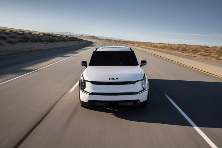 El Kia EV9 estrena temporada en EE.UU. con mejoras de todo tipo… hasta en el precio