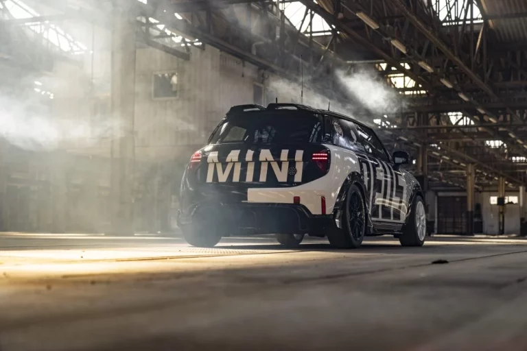 DEUS firma la decoración del MINI John Cooper Works que se enfrenta a las 24 Horas de Nürburgring