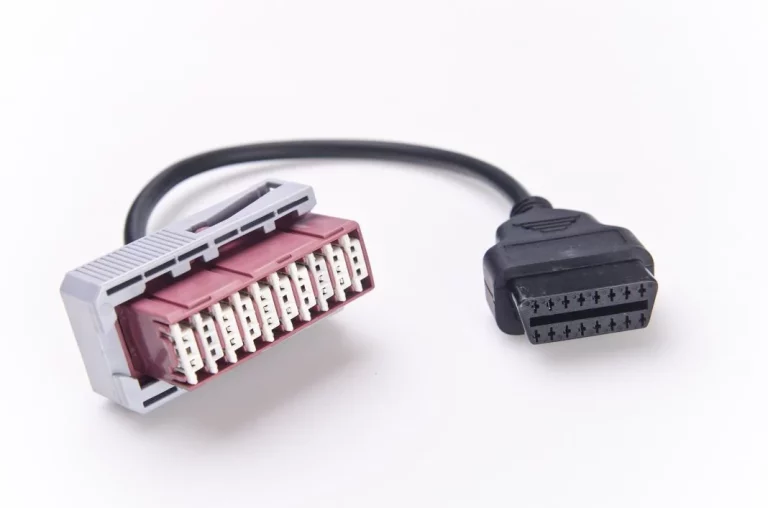 MediaMarkt tiene el accesorio OBD para que puedas controlar tu coche a distancia: cuesta 14,99 euros