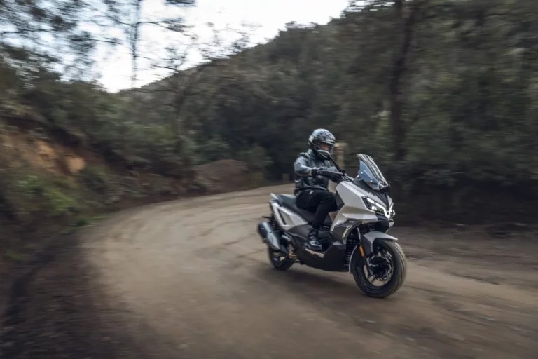 SYM ADX 300: El scooter crossover que marca la diferencia