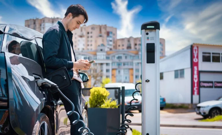 Este es el número de cargadores para coches eléctricos que hay en España