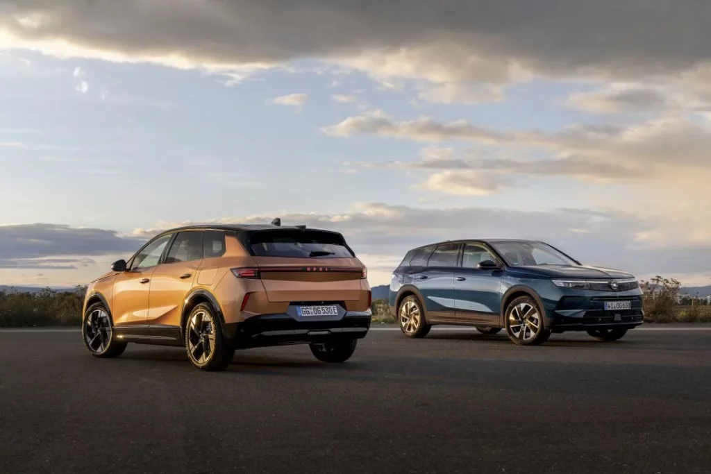 Opel inicia la venta del Grandland Electric Long Range: el SUV eléctrico que declara la guerra a la ansiedad de autonomía 3 Motor16 2025 Opel Grandland. Tiburones. Imagen portada.