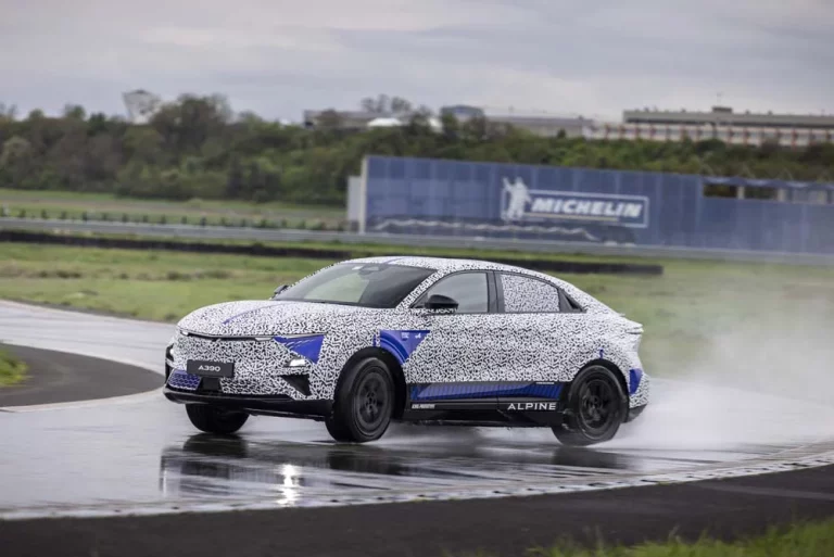 Recta final para el Alpine A390, el primer fastback eléctrico de la marca