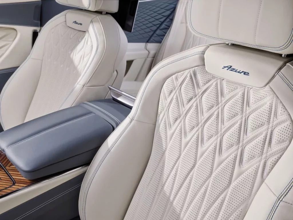 asientos de cuero blanco