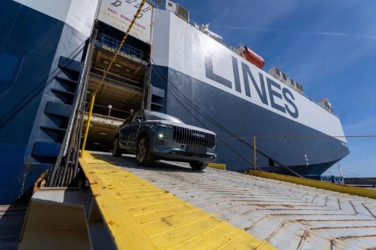 Los primeros 615 Omoda y Jaecoo llegan a Málaga… por mar