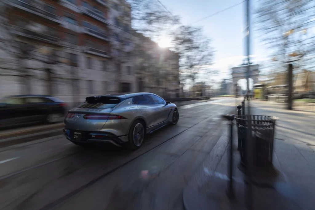 DENZA Z9GT: el gran turismo que corre como un coche pequeño 6 Motor16 2025 DENZA Z9GT. Imagen trasera.