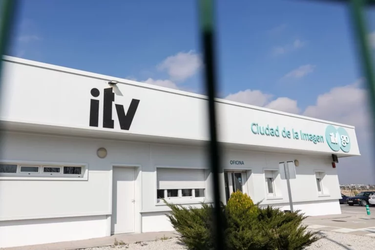 Un trabajador de ITV estalla contra quienes aseguran que rompen sus coches con esta prueba