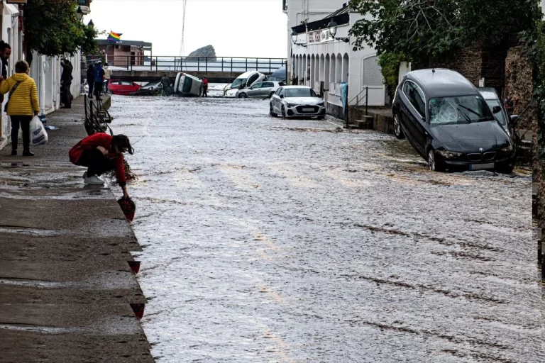 La DGT te dice cómo actuar si te sorprende una riada como en Lanzarote