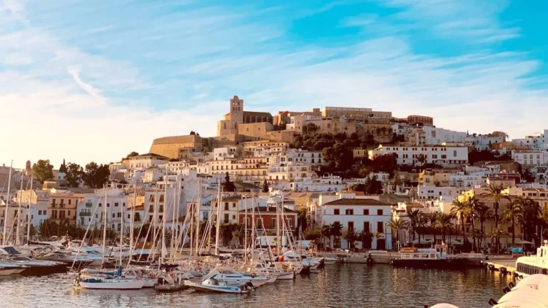 El motivo para ir en tu coche propio si piensas ir de vacaciones a Ibiza