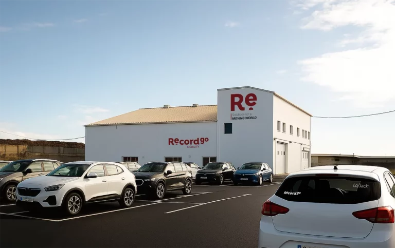 Los vehículos de Record go Mobility estarán doblemente protegidos gracias  LoJack