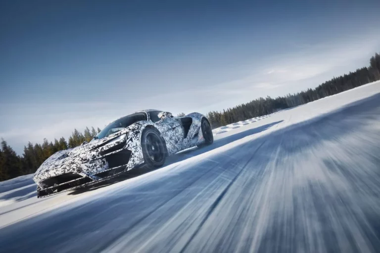 El McLaren W1, el supercoche que no le teme al hielo ni a la nieve