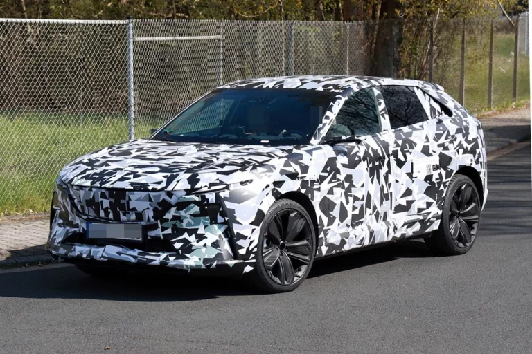 Fotos espía del Mazda CX-6E, eléctrico en formato SUV