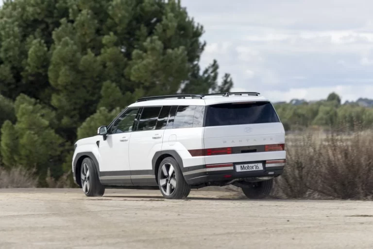 Hyundai EREV con autonomía extendida: el Santa Fe usará un motor gasolina como generador en 2027