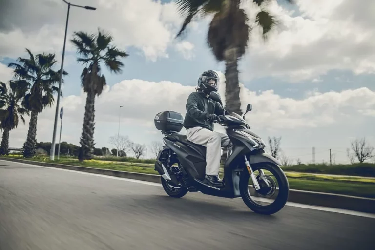 QJ Motor SQ 16: Un potente scooter para el carnet B