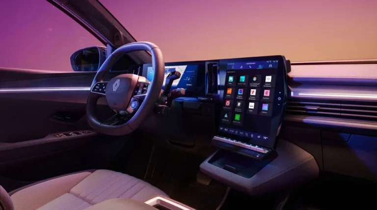 Renault openR link integra Google Maps, Assistant y Play: así es su salpicadero digital