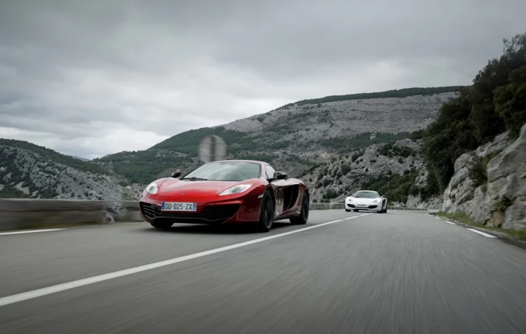 Los McLaren MP4-12C que unieron a Hamilton y Button fuera de la pista pueden ser tuyos