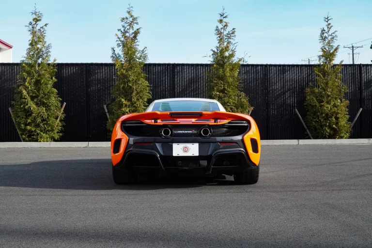 Cuando pintar tu Mclaren 675LT como un paquete de tabaco cuesta una fortuna y no es una buena idea