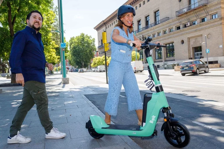 La nueva ciudad que expulsa a los patinetes eléctricos de alquiler de sus calles