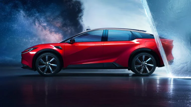 bZ5: El Toyota que dispara al Tesla Model Y por la mitad de precio