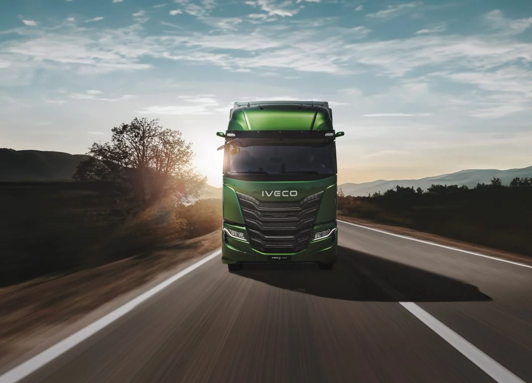 2025 IVECO. Camión autónomo. Imagen portada.