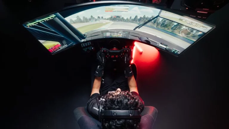 Porsche estrena el centro donde formará a sus futuros pilotos… de videojuego