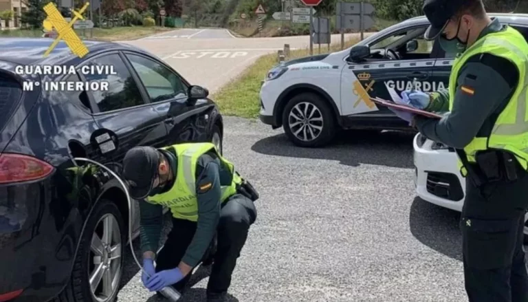 El curioso motivo por el que la DGT te va a revisar el tapón de la gasolina de tu coche