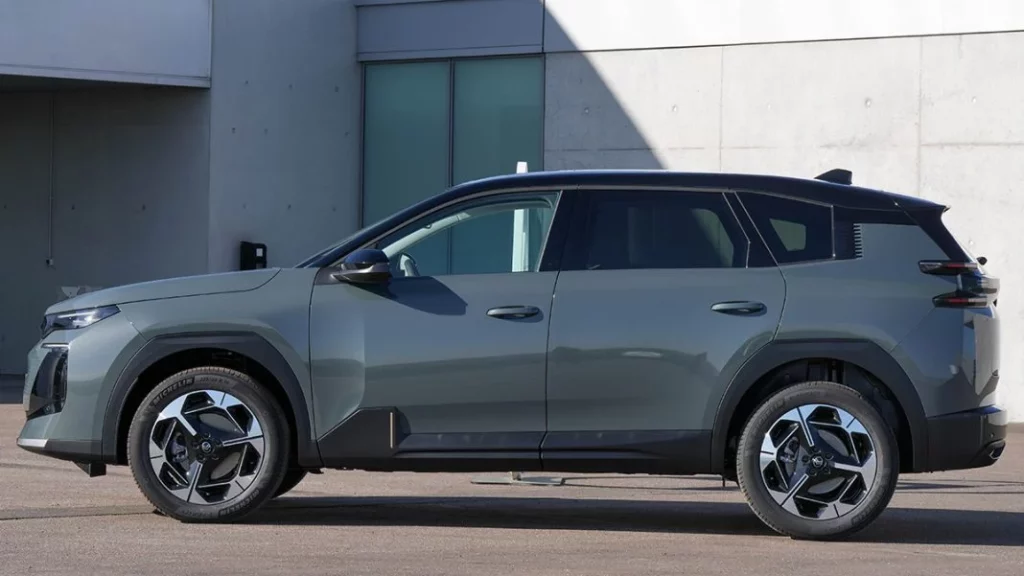Citroën C5 Aircross: Redefine el confort del segmento C-SUV 30 Motor16 Citroen C5 Aircross 2025 10 Motor16