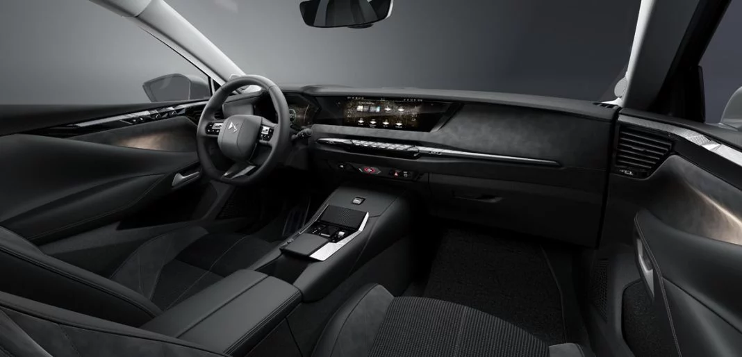 DS N°4 Hybrid: la cabina digital que integra pantalla de 10,25 pulgadas y Head-Up Display de 21 pulgadas