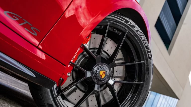El nuevo Porsche 911 GTS tiene unos zapatos a su medida que firma Pirelli
