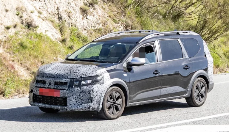 Fotos espía del Dacia Jogger 2026: Actualización a la vista