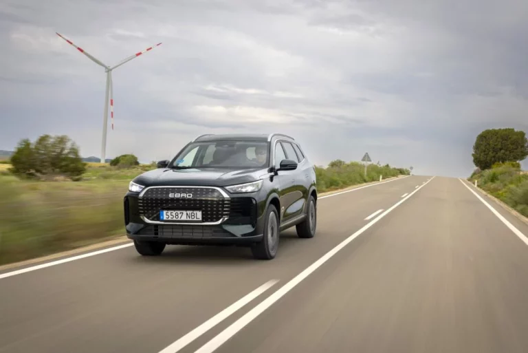 Conducimos el EBRO s800 PHEV: una grata sorpresa