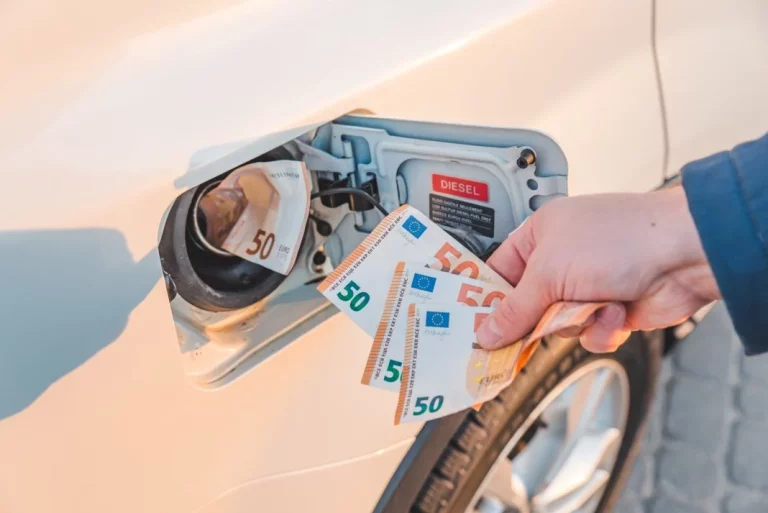 La DGT te dice cuál es la velocidad ideal para gastar menos gasolina: pero solo tiene dos dígitos