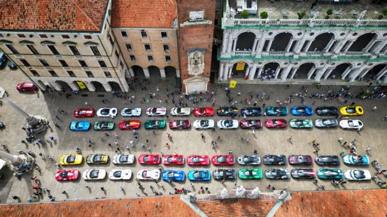 «Ferrari Cavalcade Sevilla»: los fans del Cavallino Rampante se reúnen en Andalucía