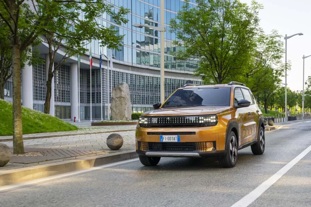 Fiat Grande Panda. La reinvención del icono italiano para la movilidad urbana moderna 16 Motor16 Fiat Grande Panda Hybrid 14 Motor16