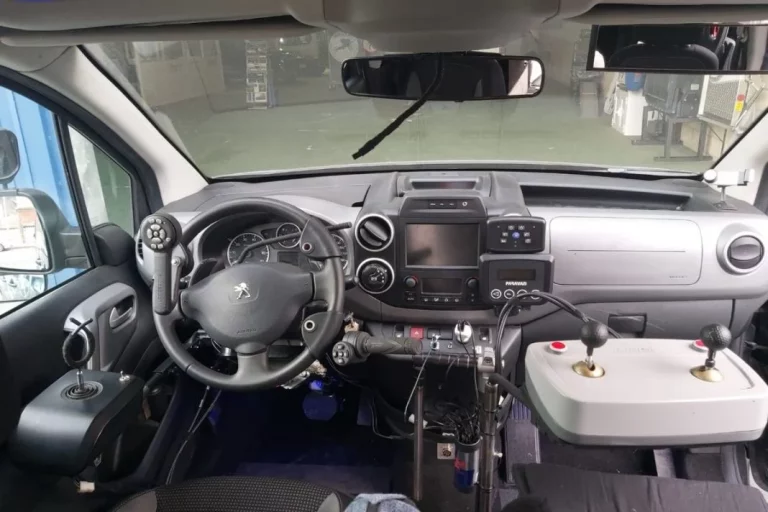 La única autoescuela de España en la que personas con discapacidades severas pueden sacarse el carnet de conducir