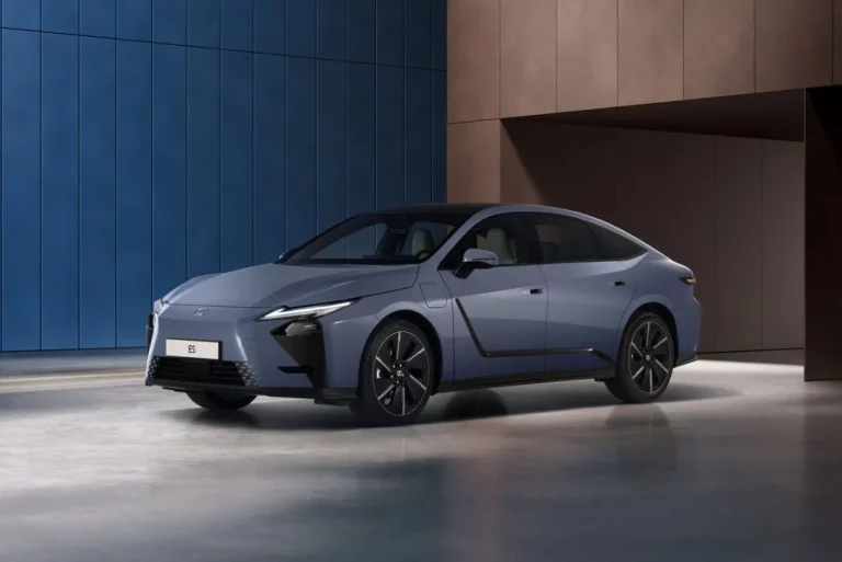 Lexus ES, un sedán de lujo -también eléctrico- para conquistar Europa