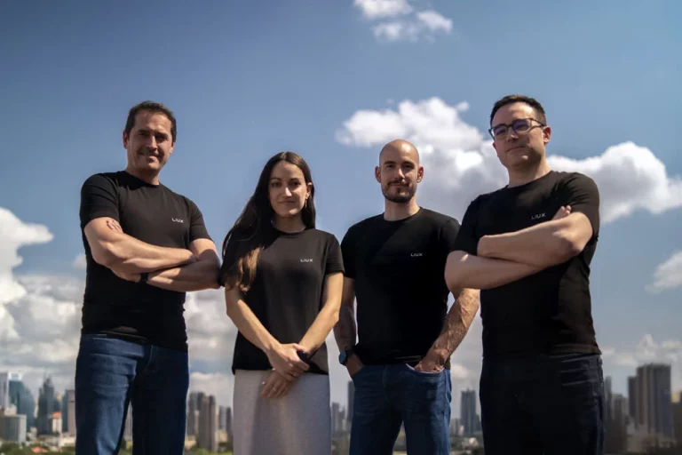 El equipo LIUX para lanzar el BIG, el biplaza eléctrico sostenible de la startup española