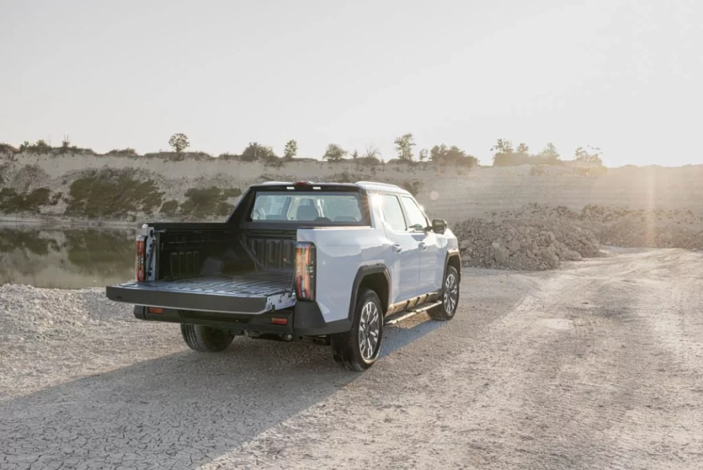 Maxus eTerron 9: El pick-up eléctrico con cifras de escándalo… Incluso el precio 3 Motor16 2026 Maxus eTerron 9. Imagen trasera.
