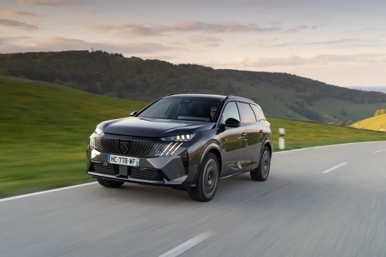 Primera prueba del Peugeot E-5008 325 Dual Motor: El 7 plazas más potente de su clase