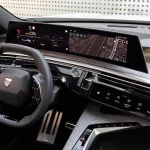 El Peugeot 3008 estrena una pantalla curva de 21 pulgadas con head-up display y carga inalámbrica