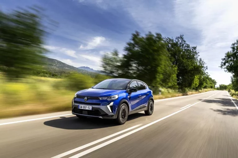 Nueva motorización E-Tech full hybrid 160 en la gama Renault Captur y Symbioz